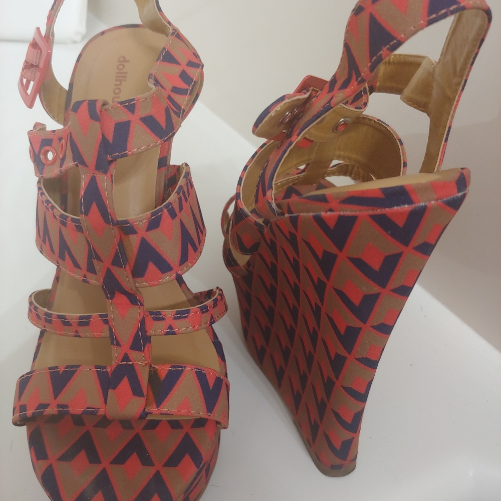 Dollhouse wedges